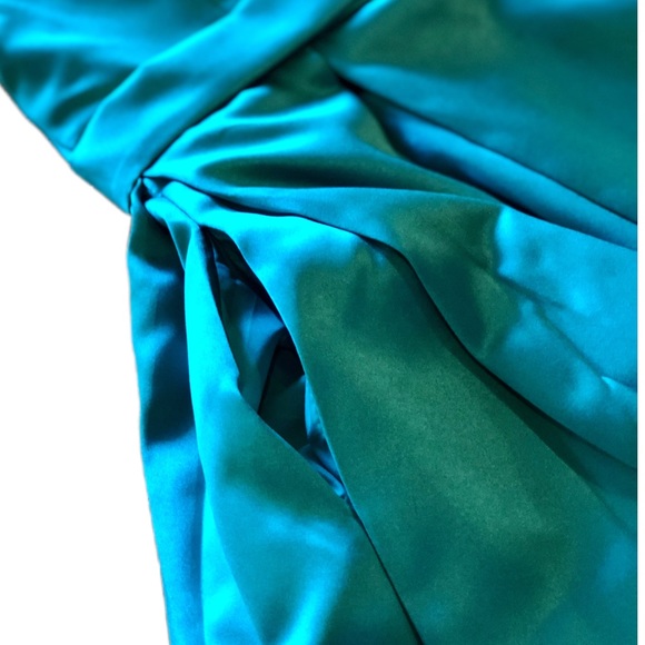 STUNNING GREEN SATIN HALTER COCKTAIL DRESS W/POCK - Picture 3 of 8